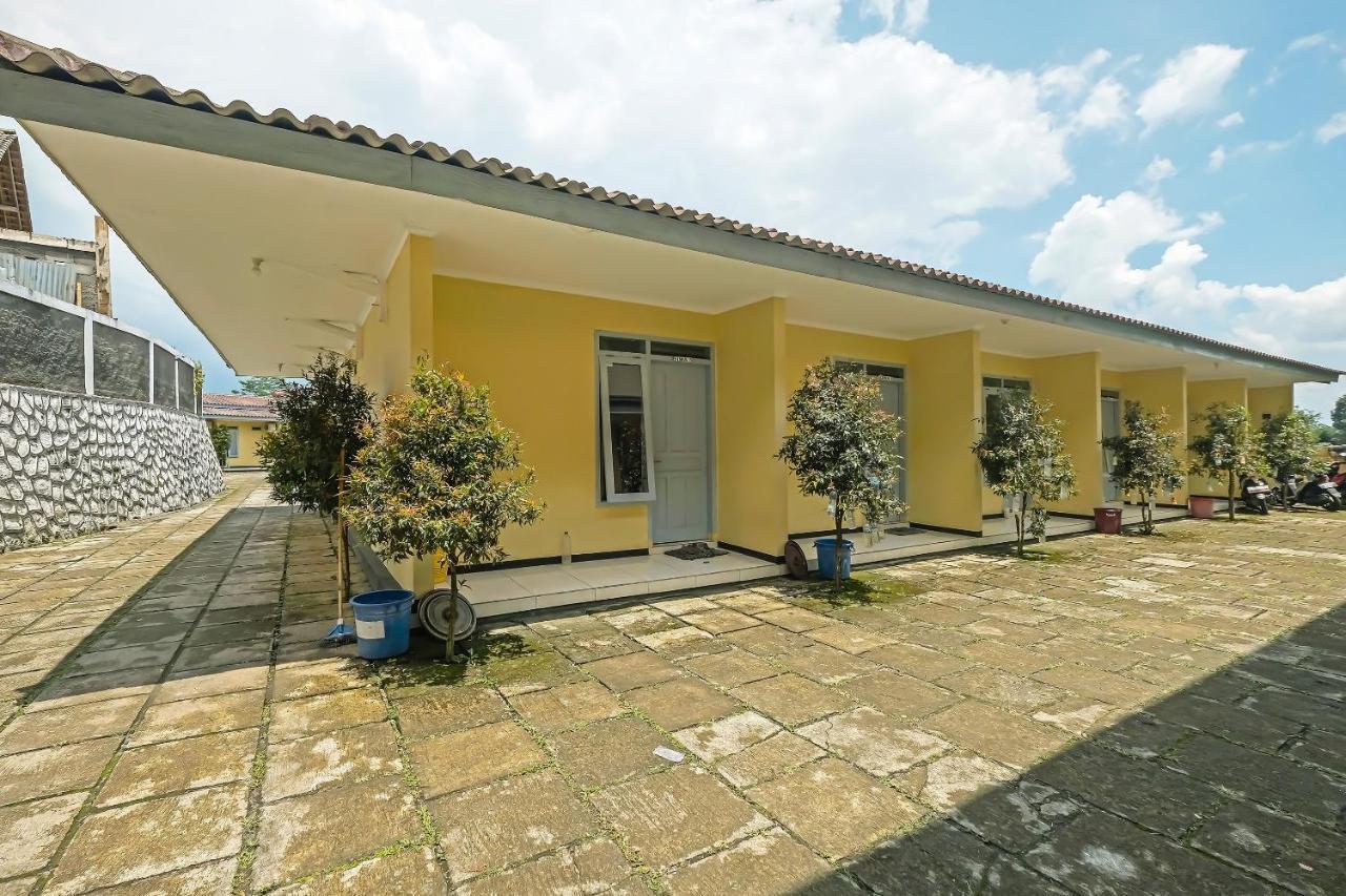 Oyo 92483 Hotel Kirana Salatiga Exterior foto